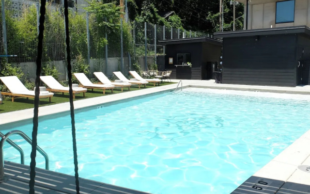 Brut Hotel