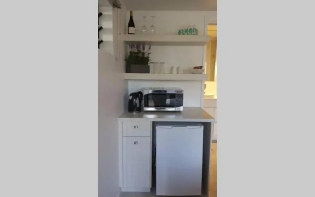 Woolloongabba, comfortable, modern, private studio