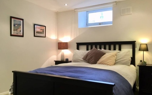 Spacious 3 Bedroom Flat in a Charming Location