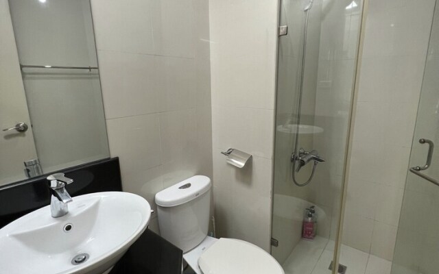 Del'S Condotel across NAIA Terminal 3