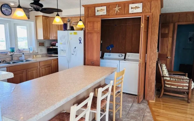 Fore Shore West- 4 Bedroom Home by RedAwning