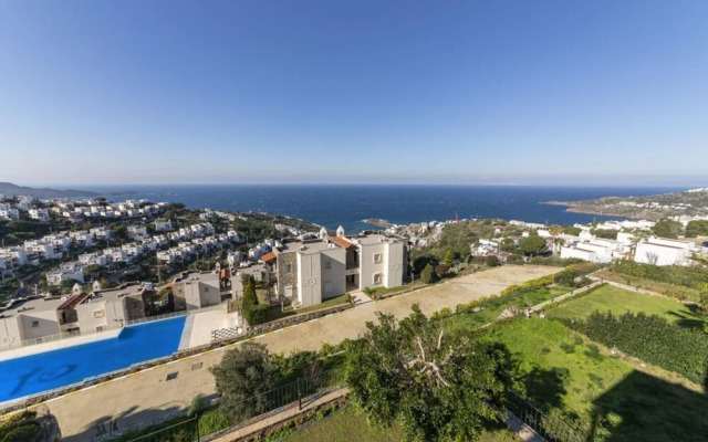 Comfy Villa With Lovely View in Gundogan Bodrum