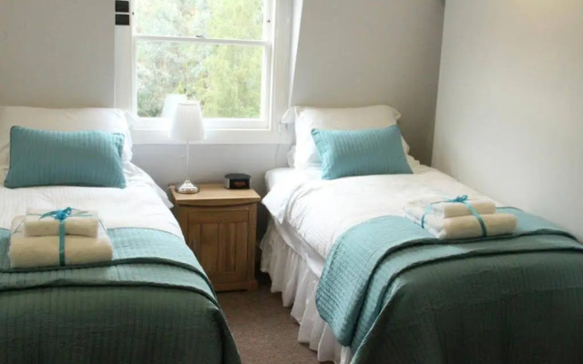 Bath Roof Terrace Apartment, City Centre, Sleeps 8