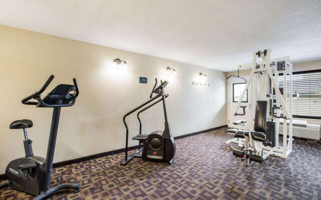 Quality Inn & Suites Lawrence - University Area