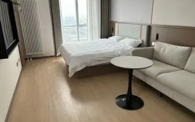 Mingren Hotel (Zhengzhou East High-speed Railway Station)