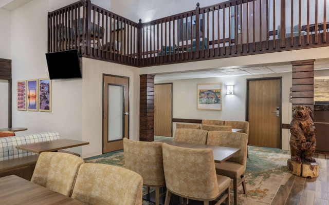 AmericInn by Wyndham Duluth South Black Woods Event Center