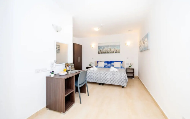 Islet Seafront Family Apartment