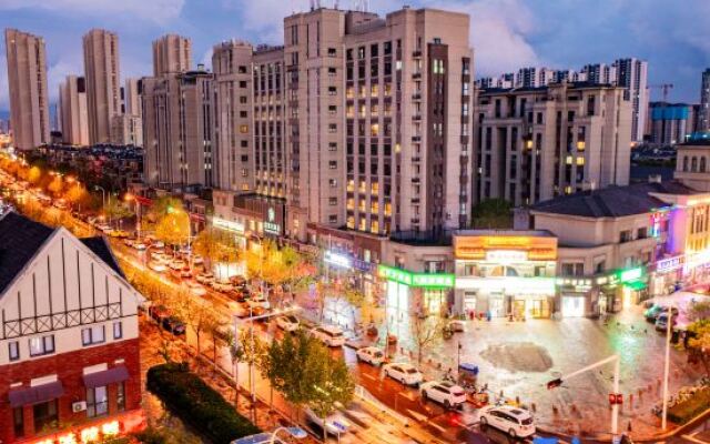 Yishuwan Hotel (Hi-tech Zone Shimao 52+ Shopping Center)