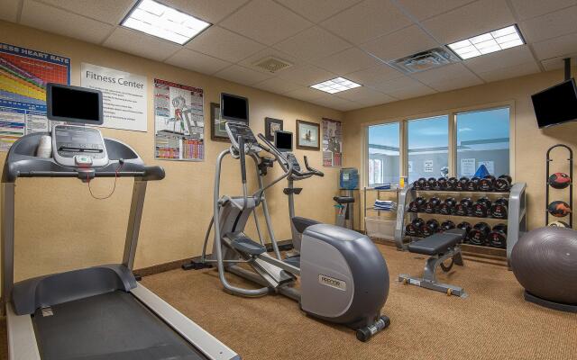 Holiday Inn Express Hotel & Suites Tilton - Lakes Region