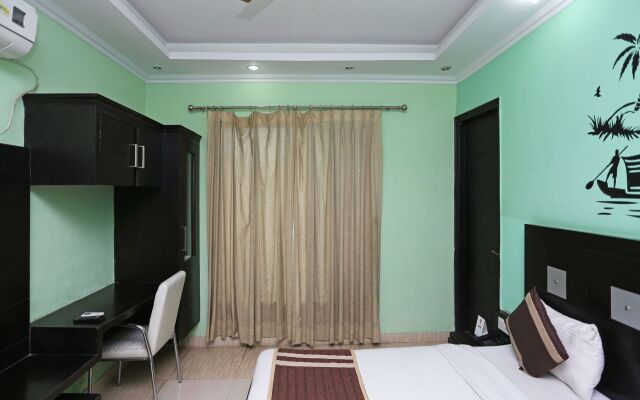 OYO 6895 Hotel Cybercity Rooms & Suites