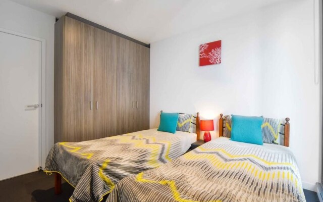 Luxury Two Bed Apt Swimming Pool