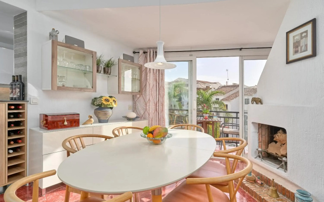 2 Bedrooms 2 Bath