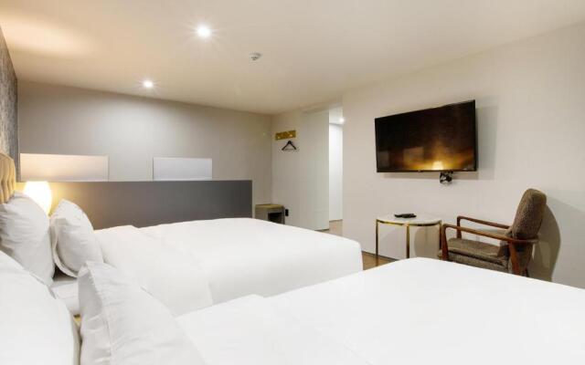 Brown Dot Hotel Minam