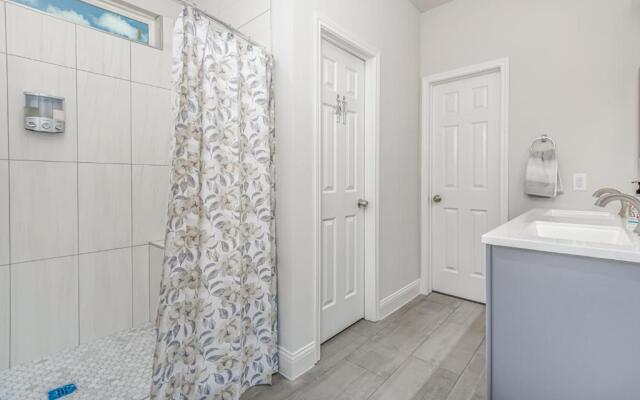 LakeDallasPoolHouse GREAT memories, near LAKE!