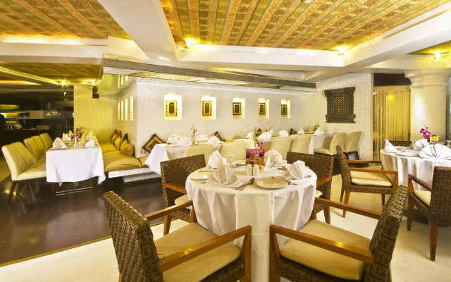 Peninsula Grand Hotel