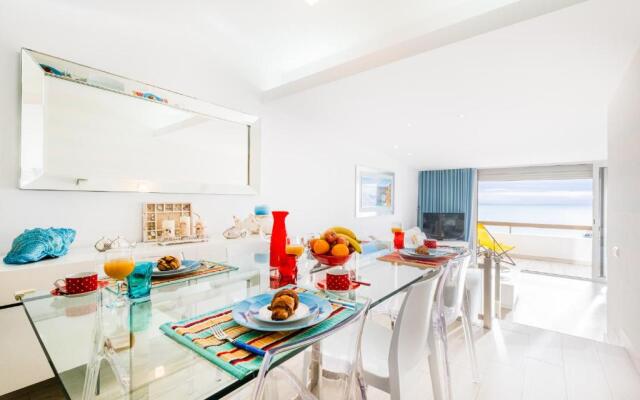 Luxurious Seaview Apartment with pool 5min Beach