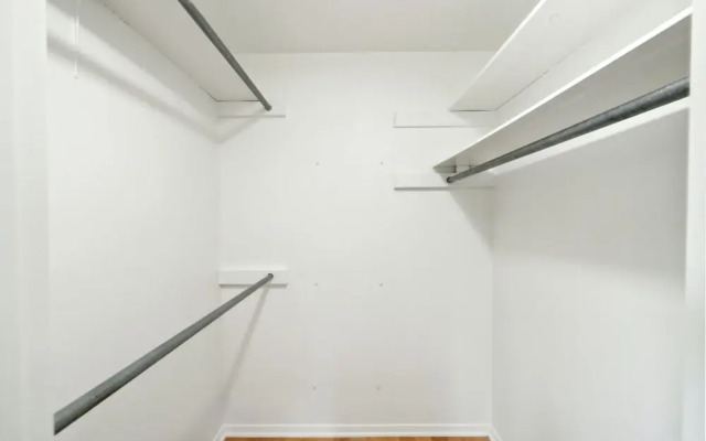 Quiet 4 Bedroom Home Located off Sola