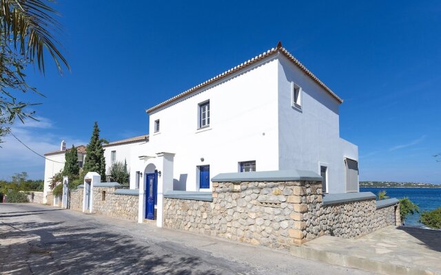 "beachfront Spetses Spectacular Fully Equipped Traditional Villa Families/groups"