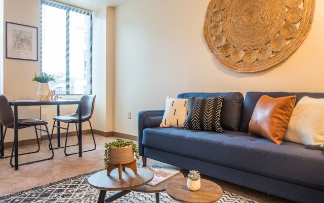 Stylish Apartments In Downtown