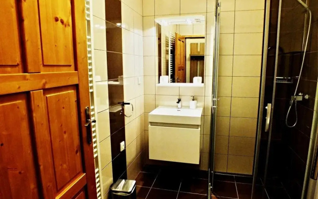 Zámecký Dvůr Černousy