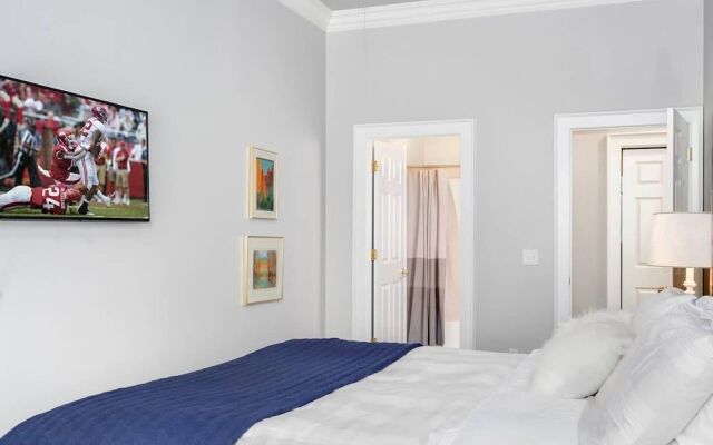 Condo Off Dickson - Walk to Dickson