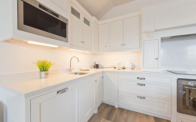 Henrietta Suites City Centre