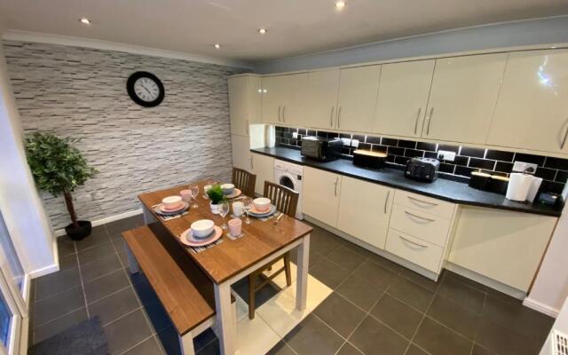 Lovely family home, 5 minutes from the beach
