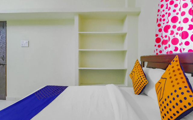 Oyo Flagship 76370 Sri Residency