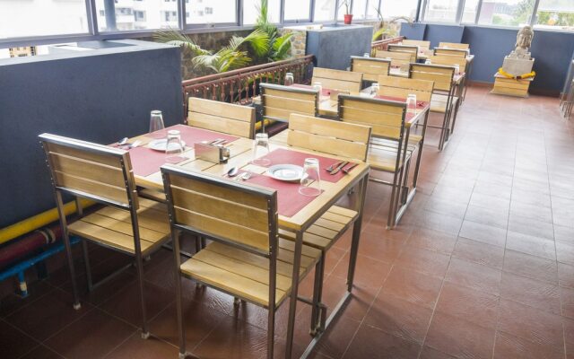 OYO 6144 Hotel M Plaza