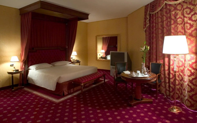 Maxim Hotel