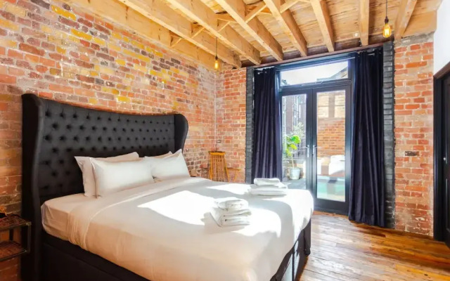 Spectacularly Unique 4 Bedroom House in Bethnal Green