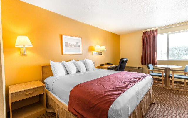 Rodeway Inn & Suites