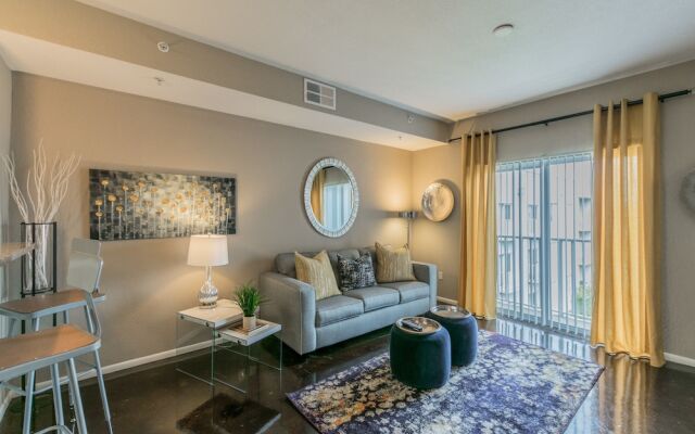 BC-522: Channelside Luxury Apartment