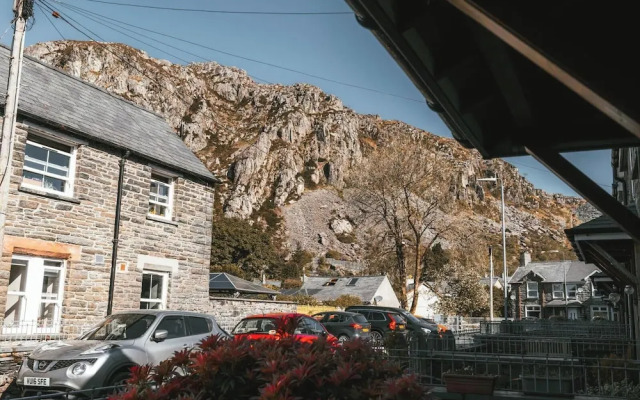 Park Square Retreat in Blaenau