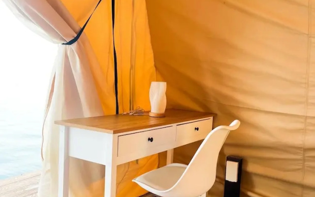 Floating Home in Reef Resort Unit 13