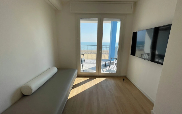 Modern Seafront Flat With Stunning Views