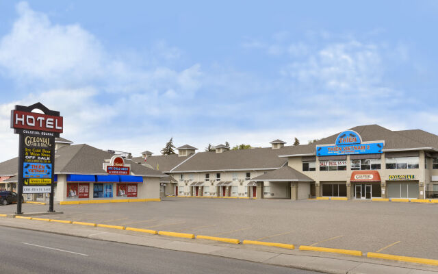 Colonial Square Inn & Suites