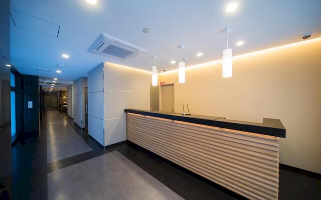 Shinsaibashi Higashi Crystal Hotel