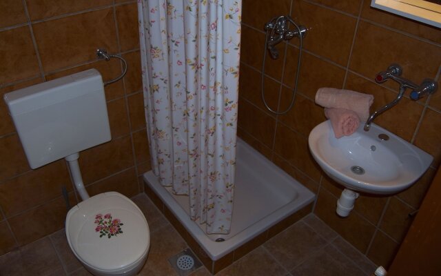 Apartments and Rooms Slavica
