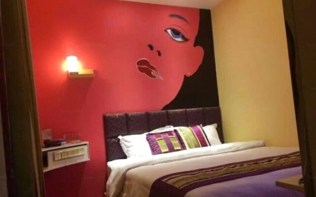 Qujing Ruixin Business Hotel