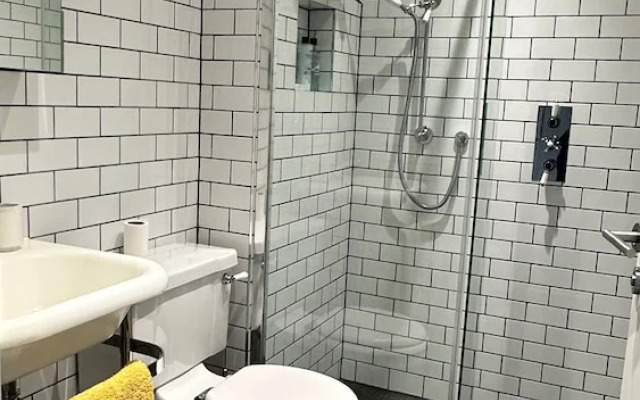 Modern & Stylish 1 Bedroom Flat