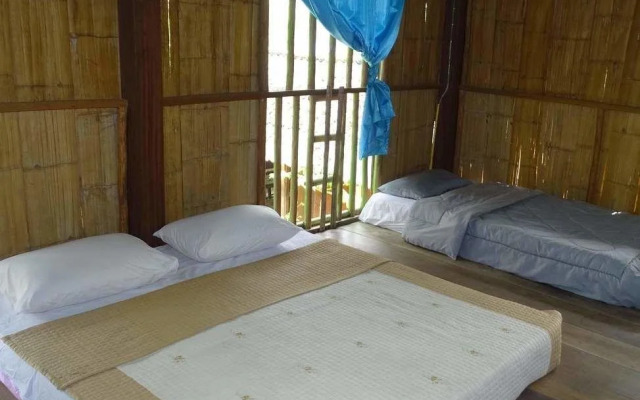 Hill Tribe Art House Lahu & Akha Homestay