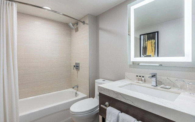 Delta Hotels by Marriott Vancouver Downtown Suites