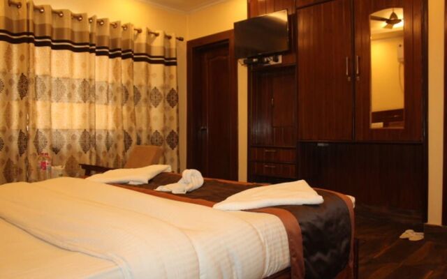 Hotel Grand M.S Srinagar