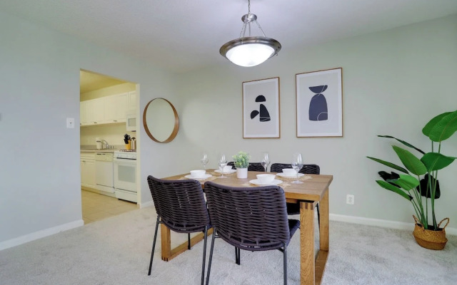 Modern Spacious Apt Crystal City