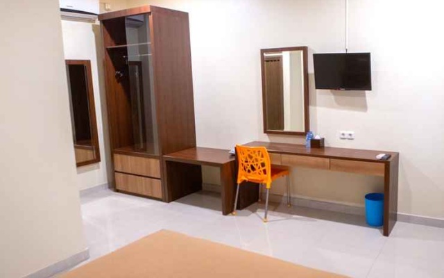 Rajawali Inn – Guest Rooms – Palu