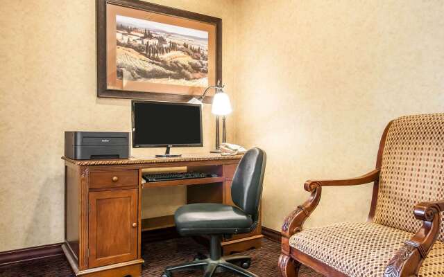 Comfort Inn & Suites McMinnville Wine Country