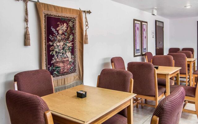 Bridgeway Inn & Suites Portland Airport
