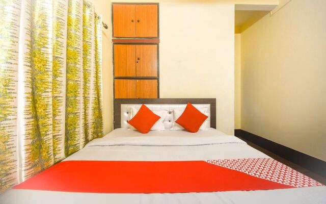OYO 49183 Meera Guest House