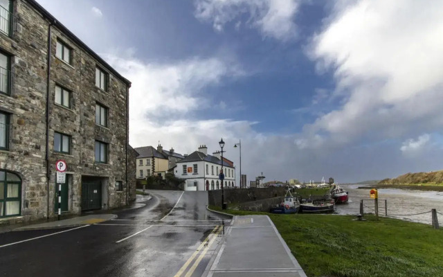The Helm Apartments B&B